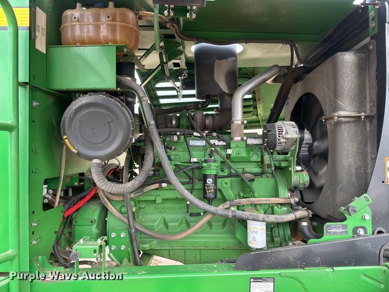 image for item NA9319 2013 John Deere R450 SP swather / windrower
