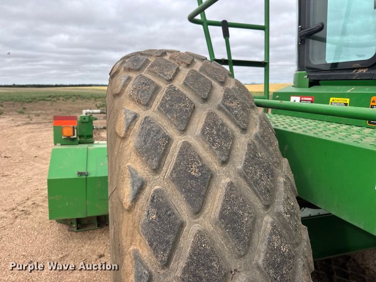 image for item NA9319 2013 John Deere R450 SP swather / windrower