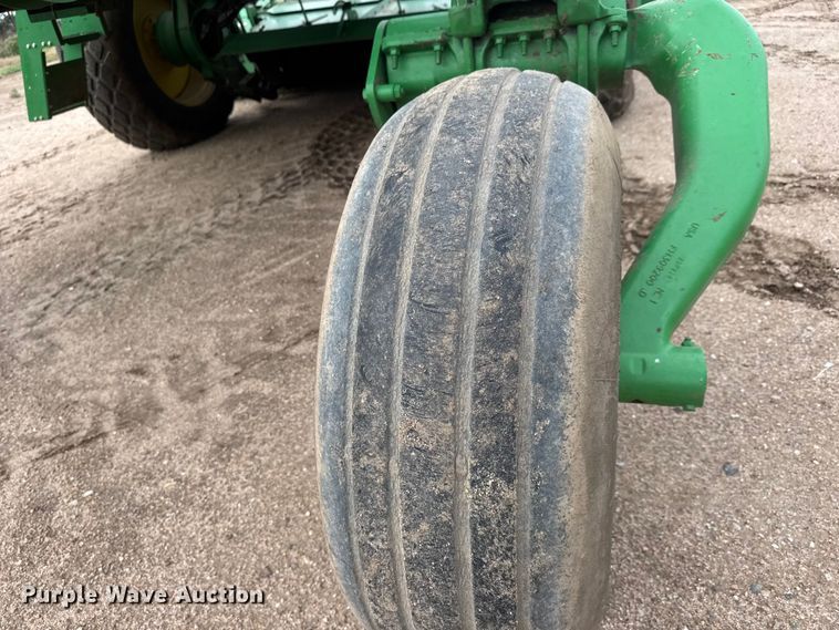 image for item NA9319 2013 John Deere R450 SP swather / windrower