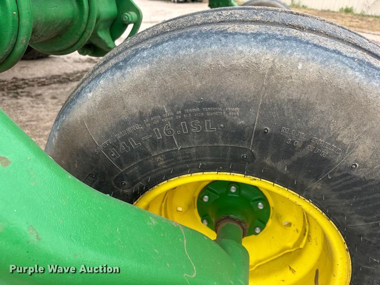 image for item NA9319 2013 John Deere R450 SP swather / windrower