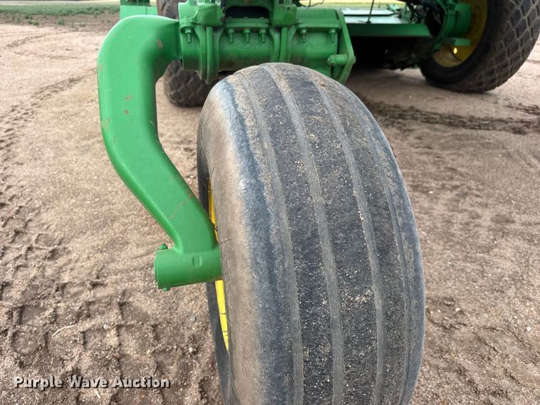 image for item NA9319 2013 John Deere R450 SP swather / windrower