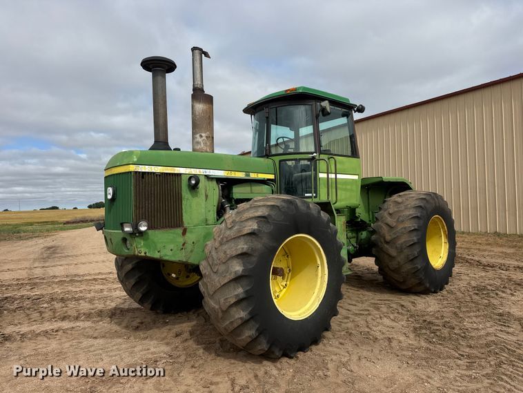 Photo of a 1976 John Deere 8430