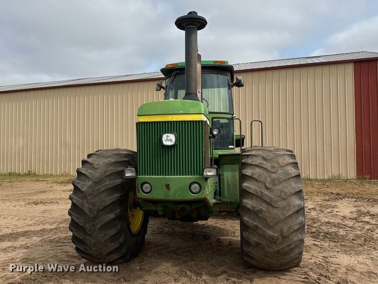 image for item NA9322 1976 John Deere 8430 4WD tractor