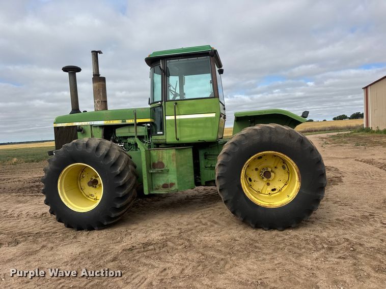image for item NA9322 1976 John Deere 8430 4WD tractor