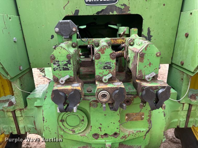 image for item NA9322 1976 John Deere 8430 4WD tractor