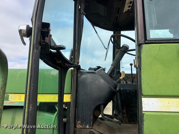 image for item NA9322 1976 John Deere 8430 4WD tractor