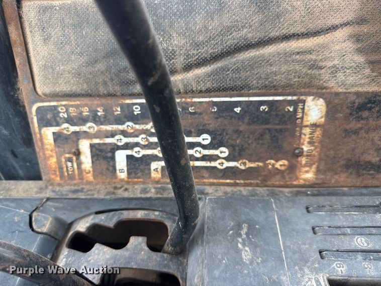 image for item NA9322 1976 John Deere 8430 4WD tractor