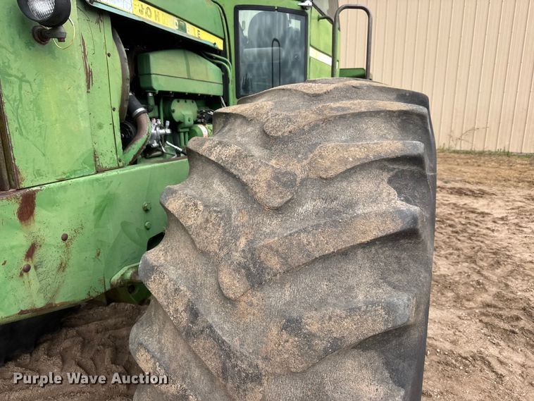 image for item NA9322 1976 John Deere 8430 4WD tractor