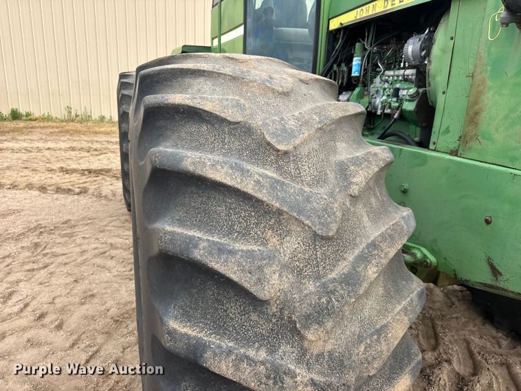 image for item NA9322 1976 John Deere 8430 4WD tractor