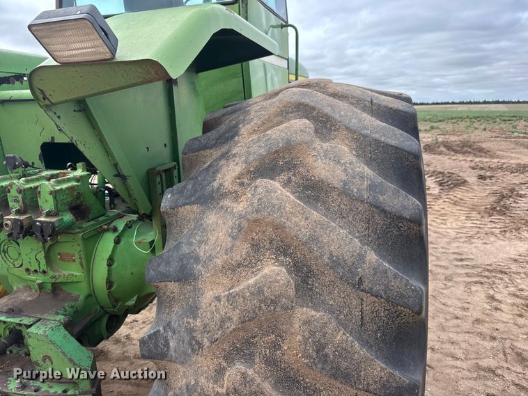 image for item NA9322 1976 John Deere 8430 4WD tractor