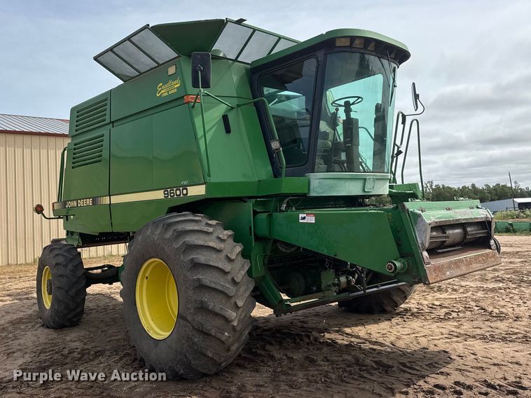 image for item NA9323 1992 John Deere 9600 combine