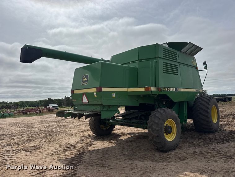 image for item NA9323 1992 John Deere 9600 combine