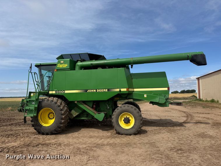 image for item NA9323 1992 John Deere 9600 combine