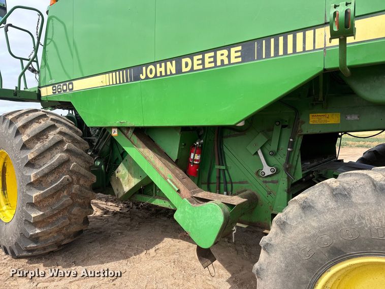 image for item NA9323 1992 John Deere 9600 combine