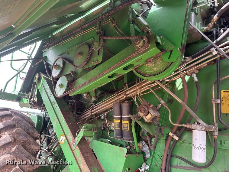 image for item NA9323 1992 John Deere 9600 combine