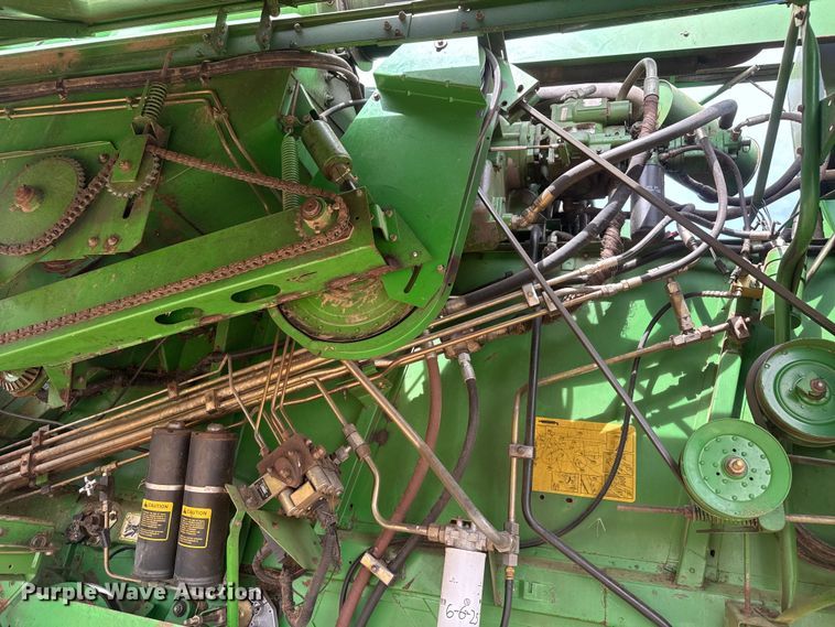 image for item NA9323 1992 John Deere 9600 combine
