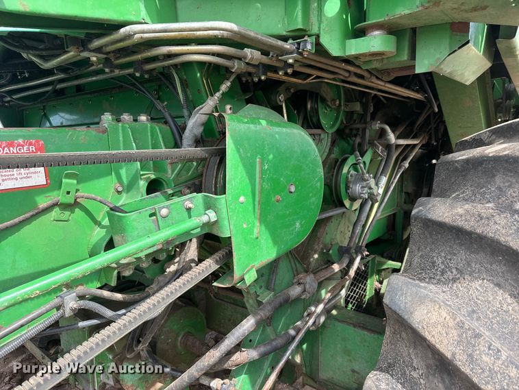 image for item NA9323 1992 John Deere 9600 combine