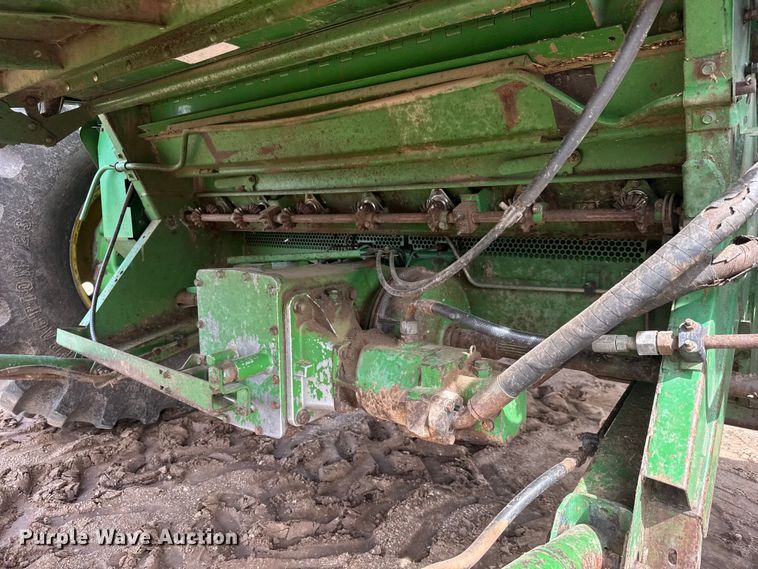 image for item NA9323 1992 John Deere 9600 combine