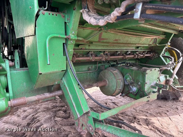 image for item NA9323 1992 John Deere 9600 combine