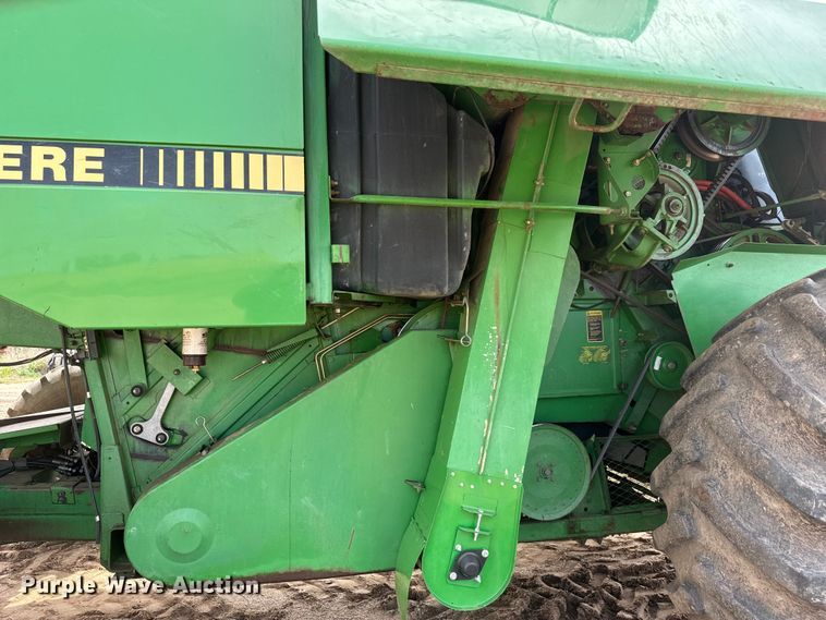 image for item NA9323 1992 John Deere 9600 combine