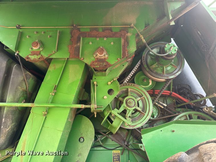 image for item NA9323 1992 John Deere 9600 combine