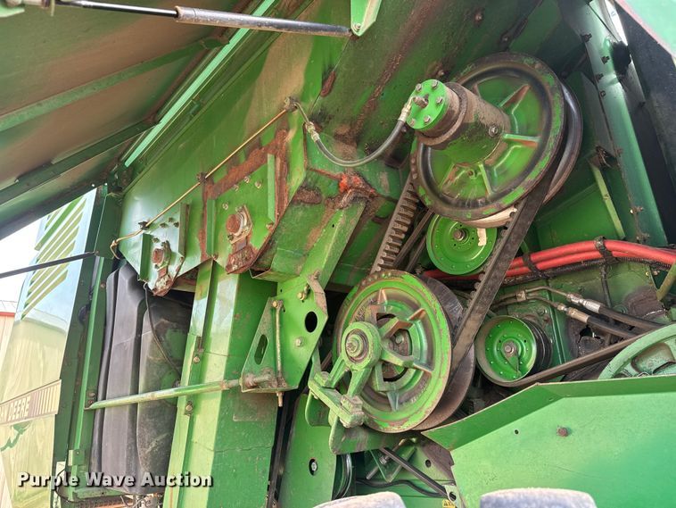 image for item NA9323 1992 John Deere 9600 combine