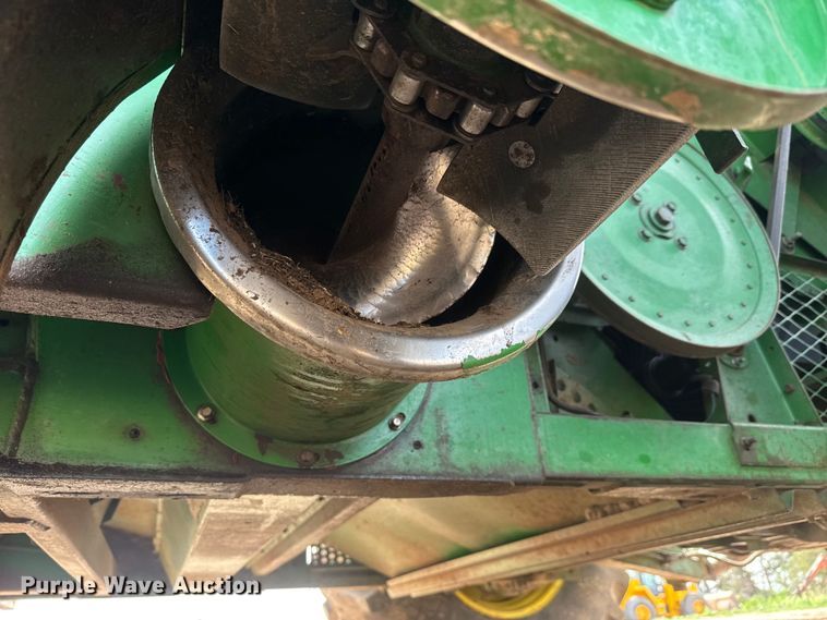 image for item NA9323 1992 John Deere 9600 combine