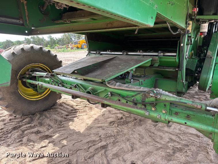 image for item NA9323 1992 John Deere 9600 combine