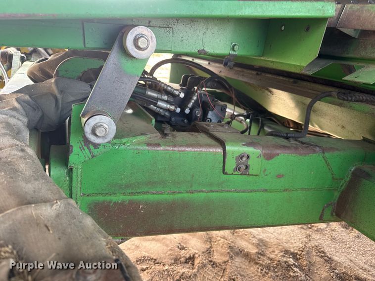 image for item NA9323 1992 John Deere 9600 combine
