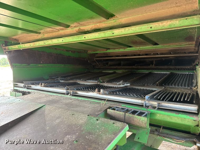 image for item NA9323 1992 John Deere 9600 combine