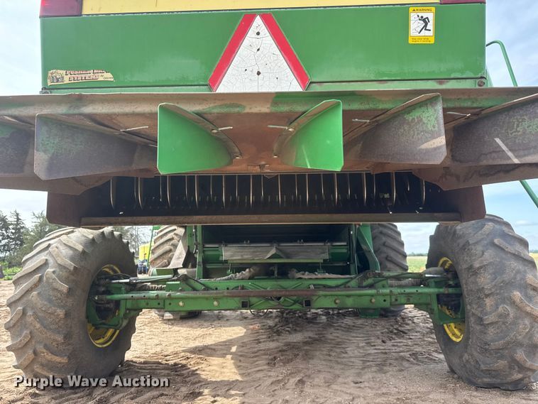 image for item NA9323 1992 John Deere 9600 combine