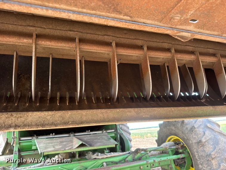 image for item NA9323 1992 John Deere 9600 combine