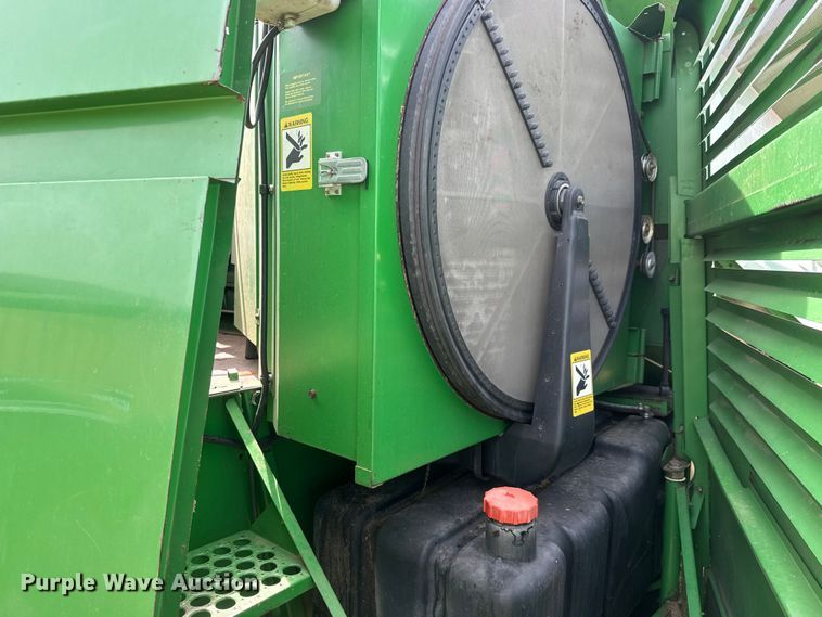image for item NA9323 1992 John Deere 9600 combine