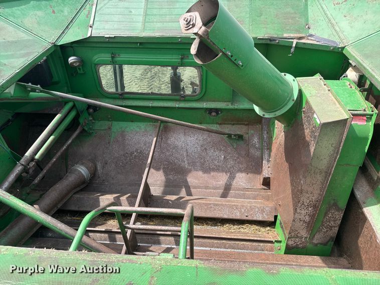 image for item NA9323 1992 John Deere 9600 combine