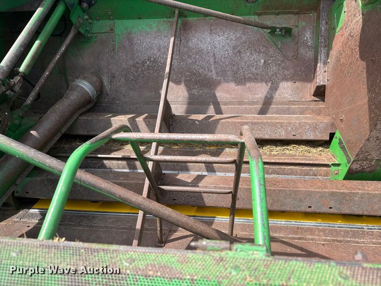 image for item NA9323 1992 John Deere 9600 combine