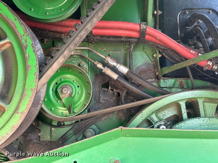 image for item NA9323 1992 John Deere 9600 combine
