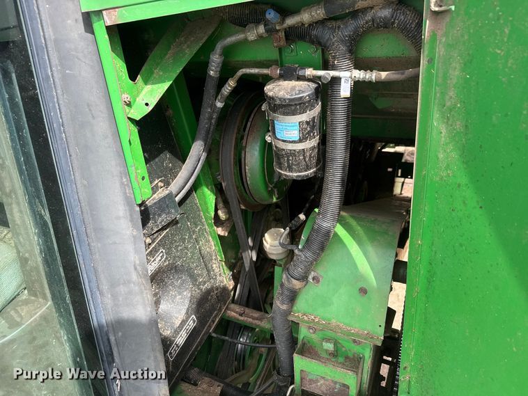 image for item NA9323 1992 John Deere 9600 combine