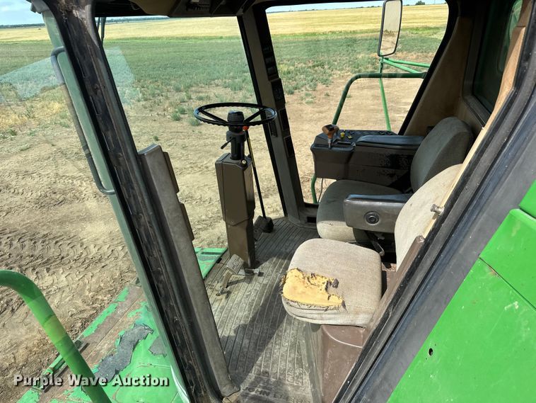 image for item NA9323 1992 John Deere 9600 combine