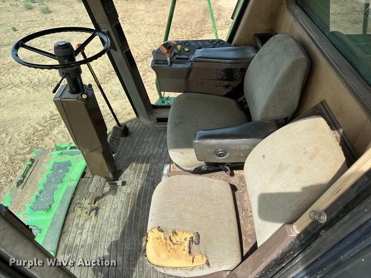 image for item NA9323 1992 John Deere 9600 combine