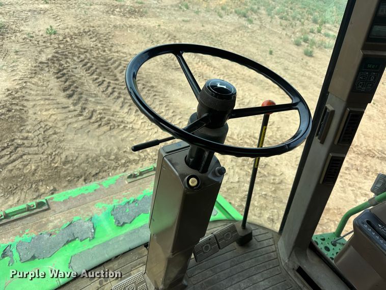 image for item NA9323 1992 John Deere 9600 combine