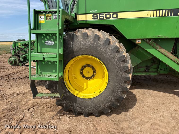 image for item NA9323 1992 John Deere 9600 combine