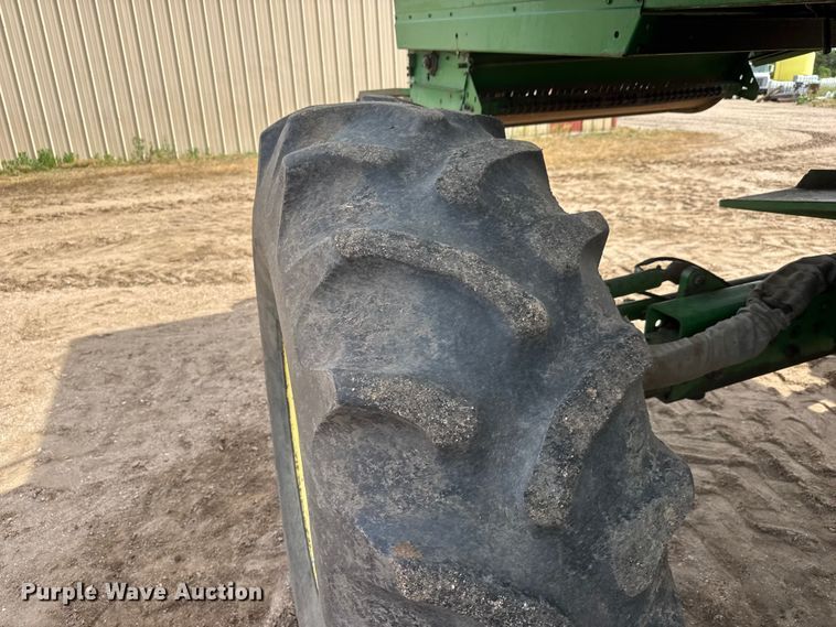 image for item NA9323 1992 John Deere 9600 combine