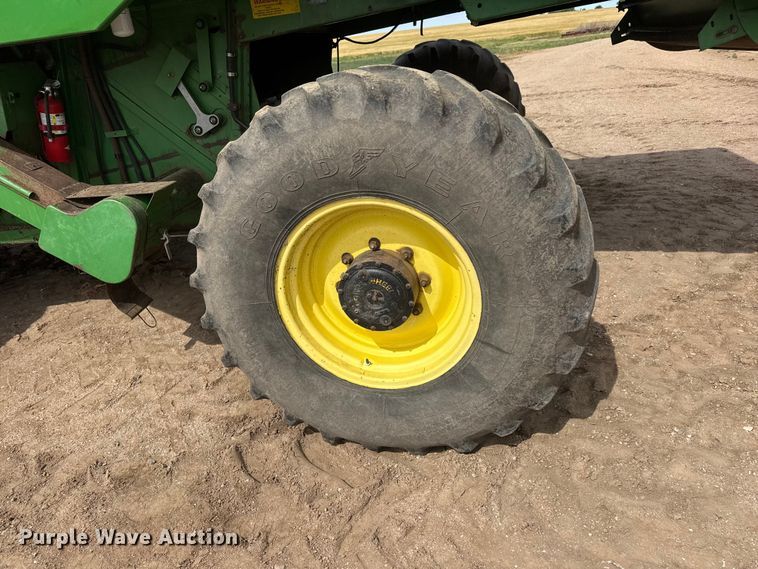 image for item NA9323 1992 John Deere 9600 combine