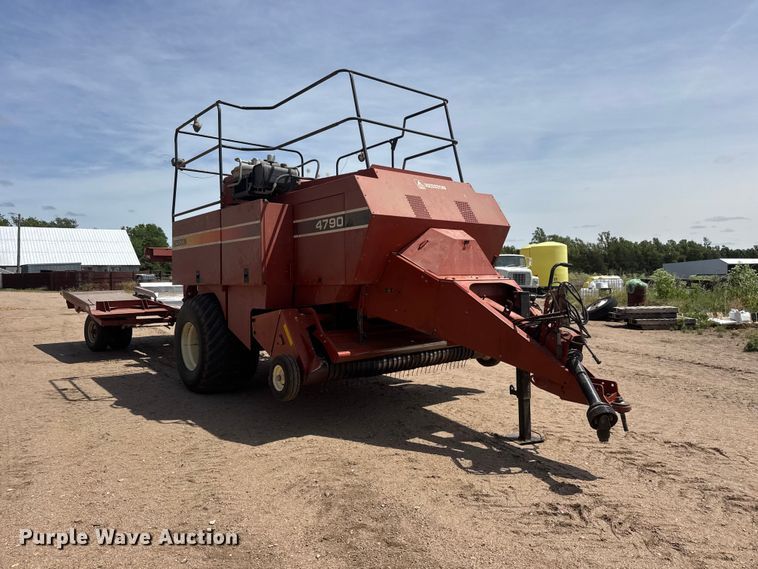 image for item NA9325 2006 Hesston 4790 large square baler