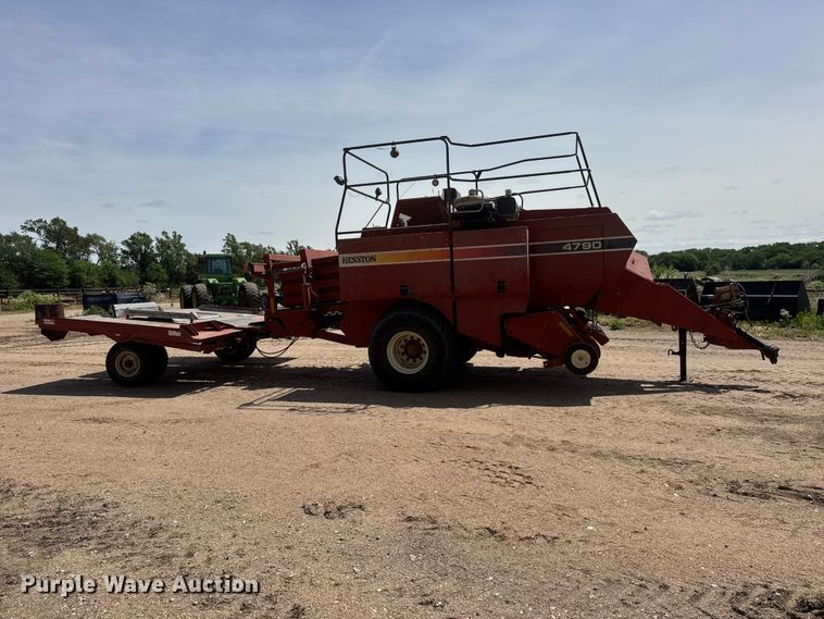image for item NA9325 2006 Hesston 4790 large square baler
