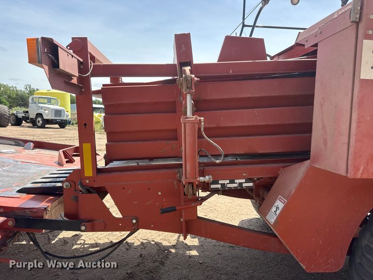image for item NA9325 2006 Hesston 4790 large square baler