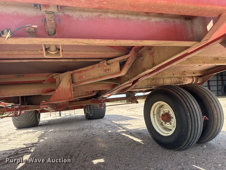 image for item NA9325 2006 Hesston 4790 large square baler