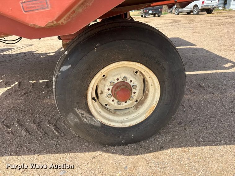 image for item NA9325 2006 Hesston 4790 large square baler