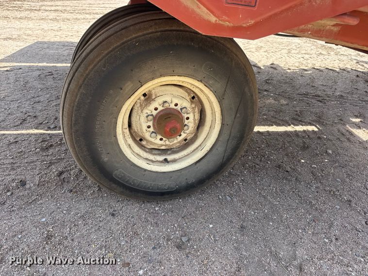 image for item NA9325 2006 Hesston 4790 large square baler