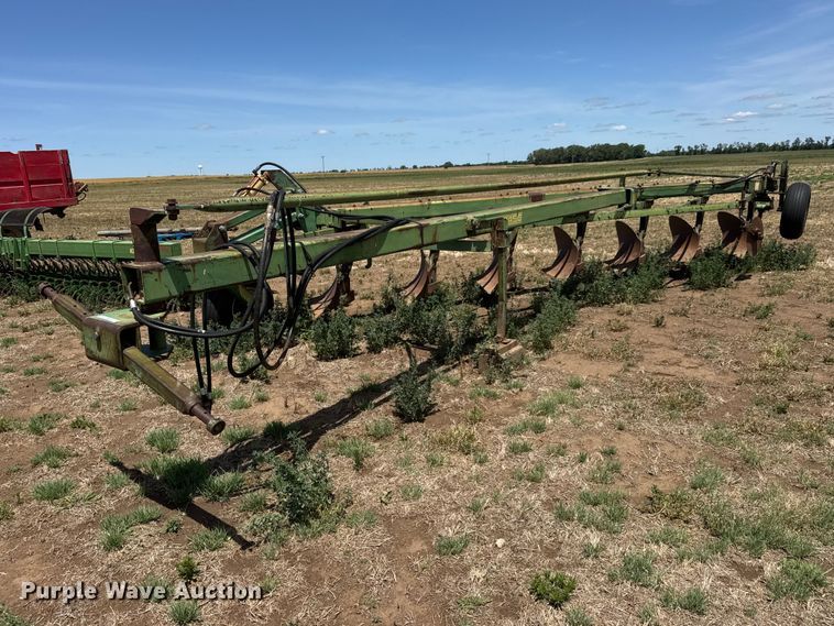 image for item NA9326 John Deere 2350-2450 plow